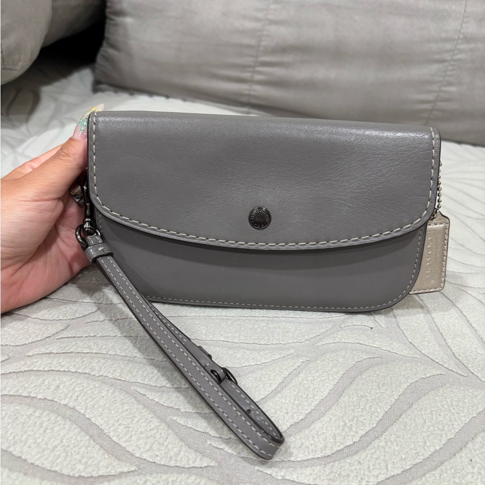 SOLD**Coach Leather Wristlet wallet